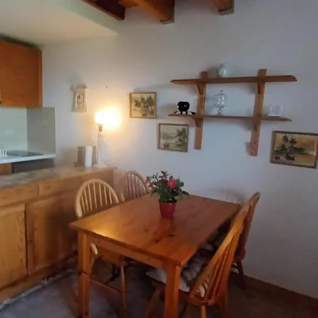 Charming Loft With Sea View דירה