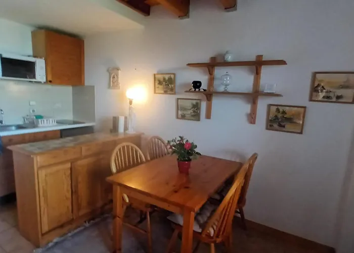 Charming Loft With Sea View شقة