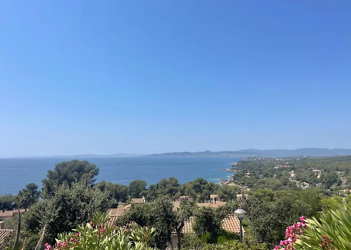 Charming Loft With Sea View شقة Saint-Raphaël